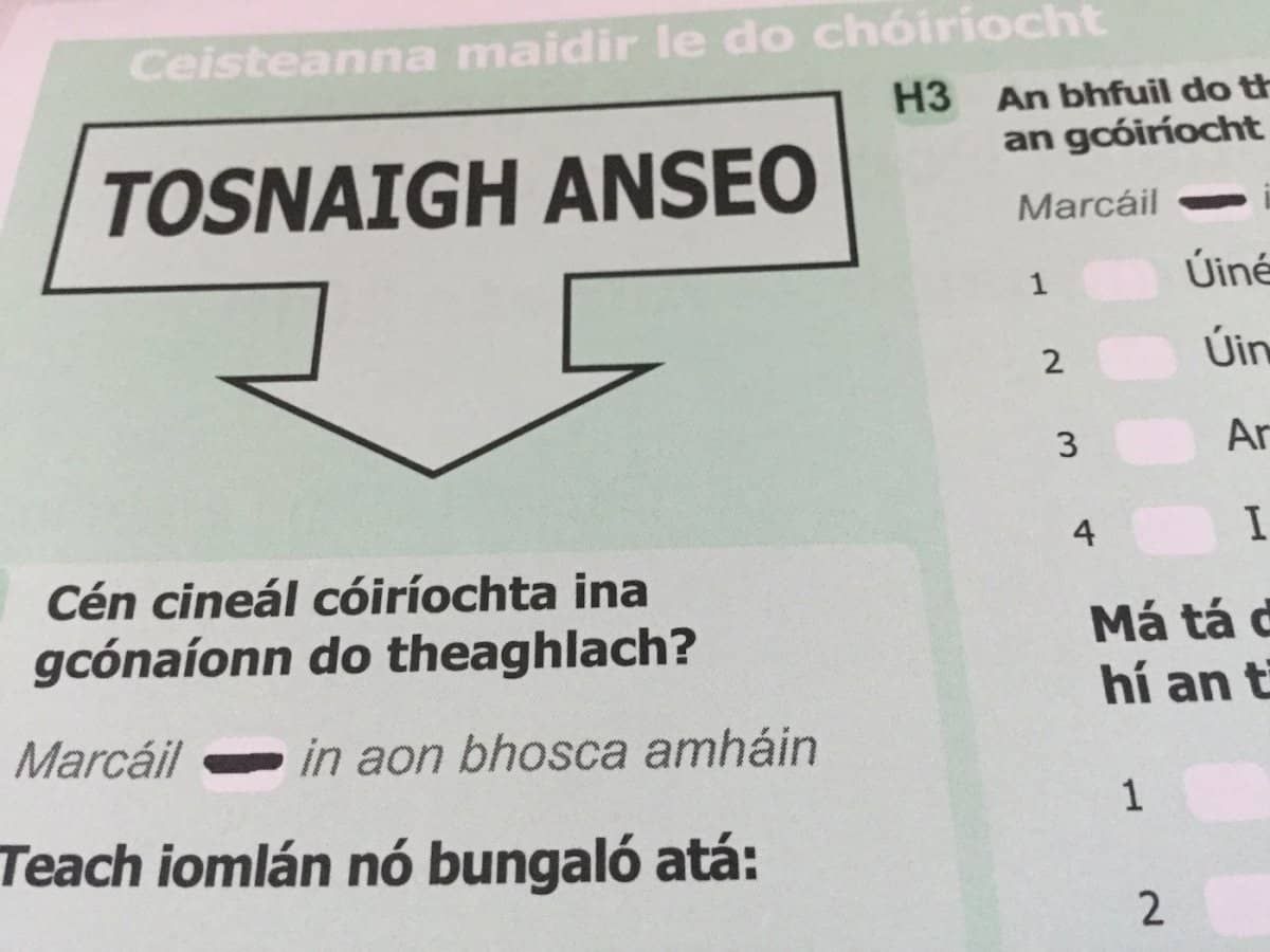 ‘meascan-mearai-den-mhaith-agus-den-olc-iad-torthai-an-daonairimh-ach-comhartha-dochais-i-an-ghluin-og’